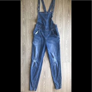 Levi’s Denizen Distressed Overalls size M